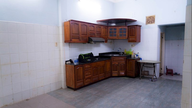 Nhà nguyên căn 1 trệt 3 lầu, 380m2 – giá cả thương lượng
