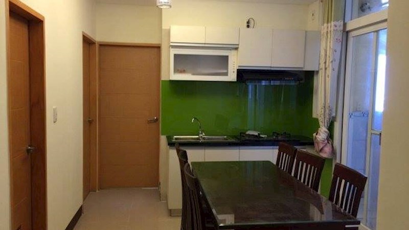 Bán căn hộ quý tộc Hoàng Kim Thế Gia, cách Đầm Sen 5 phút, 2 phòng ngủ, 61m2, tặng nội thất