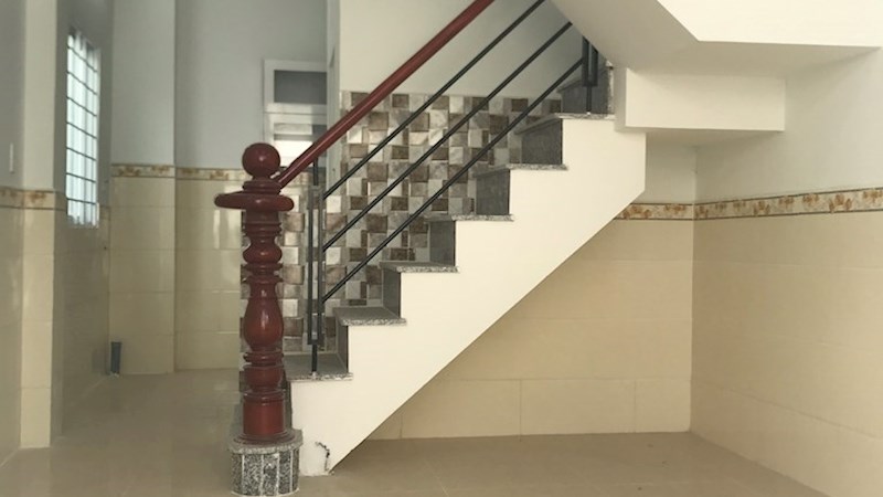 Nhà Huỳnh Tấn Phát cách cầu Phú Xuân 1,5km, 2 lầu, 4 phòng ngủ, 3 WC, nhà mới sang