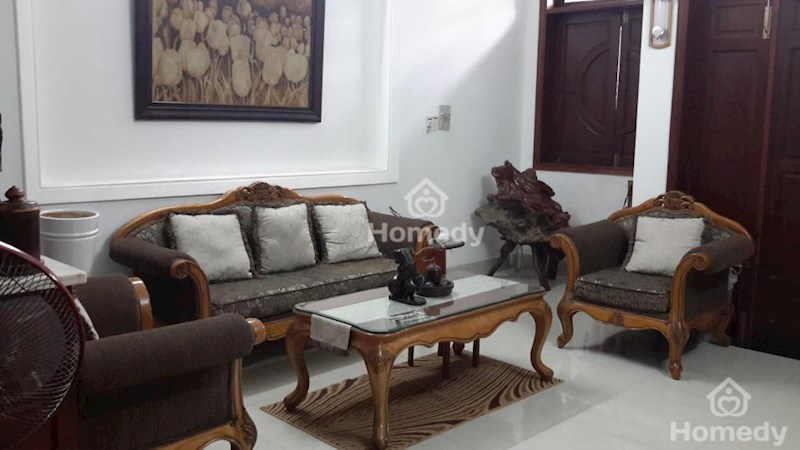 Cho thuê nhà mới cực đẹp, thoáng mát, có thảm cỏ, sân đậu ô tô giá 10 triệu/tháng