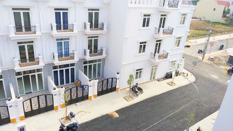 Nhà phố cao cấp Tô Ngọc Vân, 1 trệt 3 lầu, 4 phòng ngủ, 5 WC, đường 12m sân xe hơi
